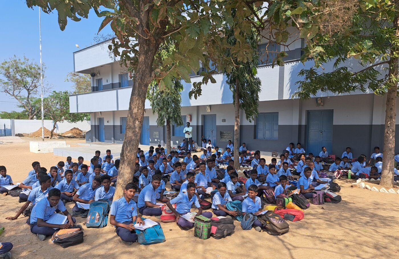 06_Trichy_37260_TVR_School_Boys_Sitting under trees_20240311_Solidair-met-India